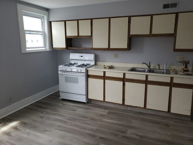 Cocina con estufa de gas - 98-100 Snow St