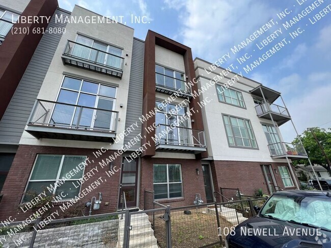 Building Photo - 2BR/3.5 bath rental townhouse near Pearl B...