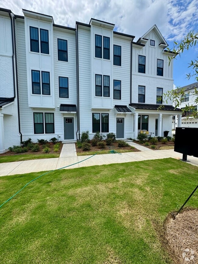 Building Photo - Brand New 3BR/3.5 Bath Townhouse in South ...