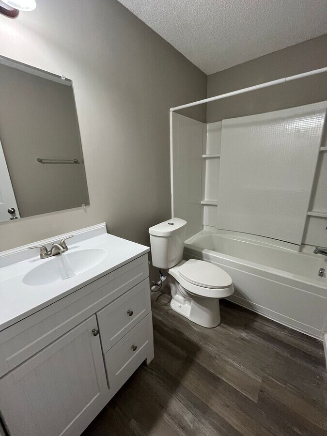 Photo - 2 bedroom/1 bath RENOVATED Unit 5614D-P