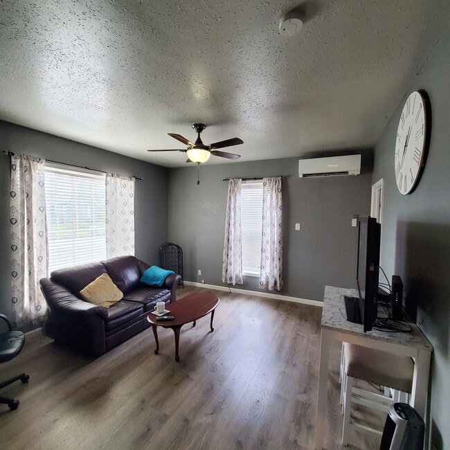 Photo - Pet Friendly 3 Bedroom with RV Parking, Close to Downtown Albany!