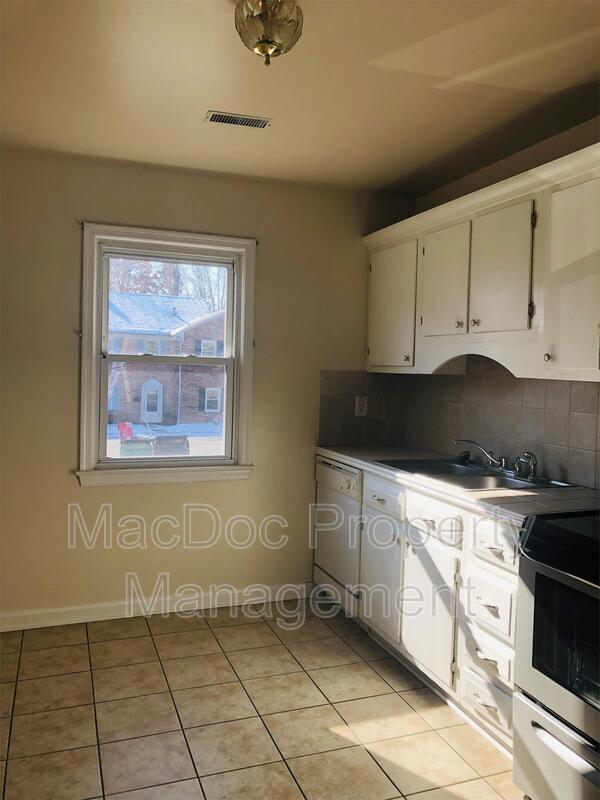 Photo - 405 Olde Greenwich Cir