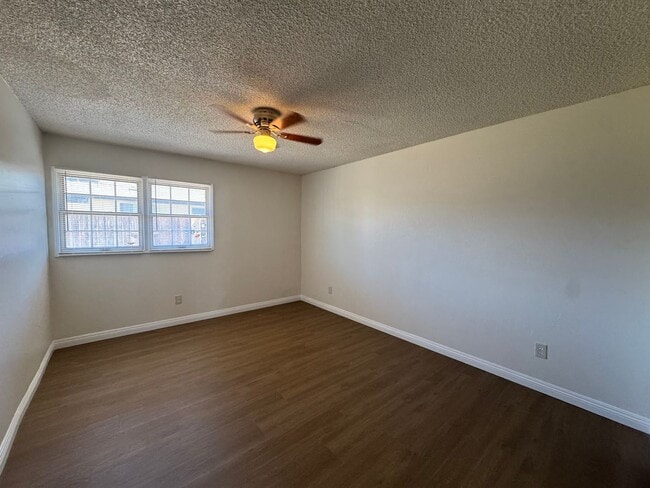 Photo - 210 Douglas St Unit B
