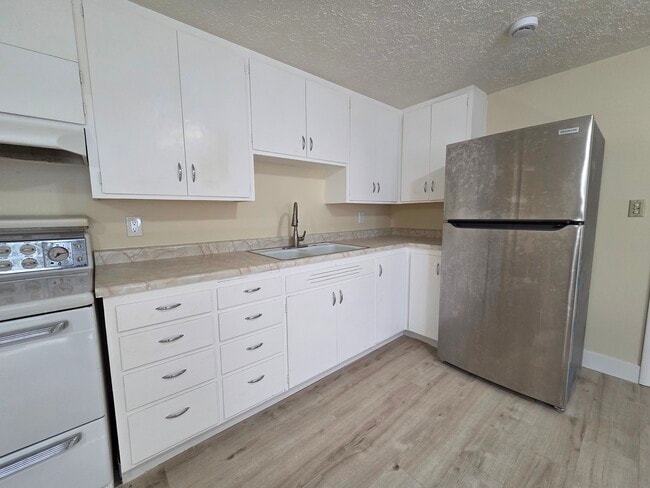 Photo - Burton 6-Plex Unit 6
