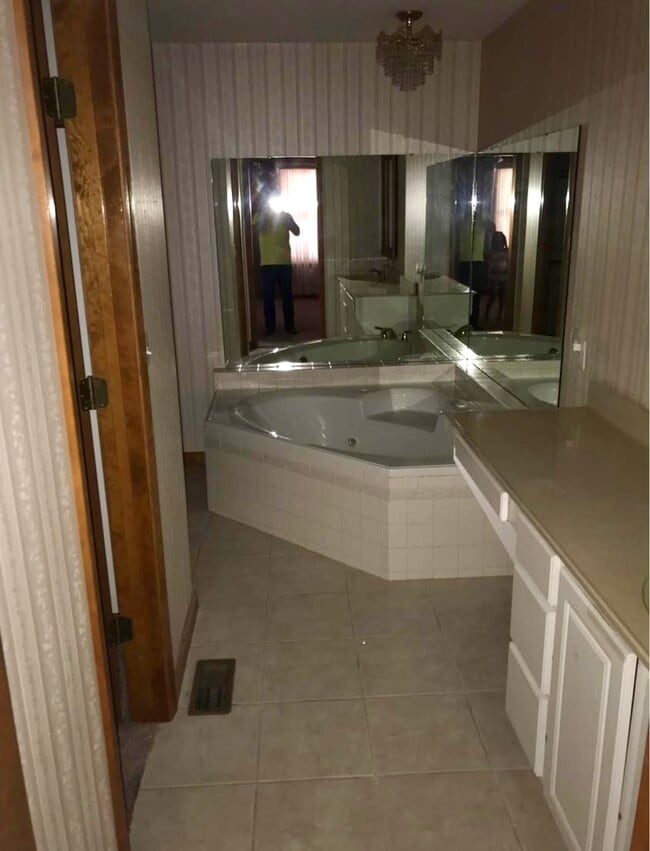 Photo - 917 Roddy Rd