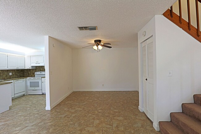 Photo - Parkwoods 12351-2 Unidad 12351 Woodrose Court, 2