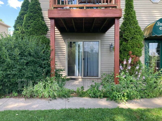 Building Photo - 5864 Shaw St Unit #2 Rental