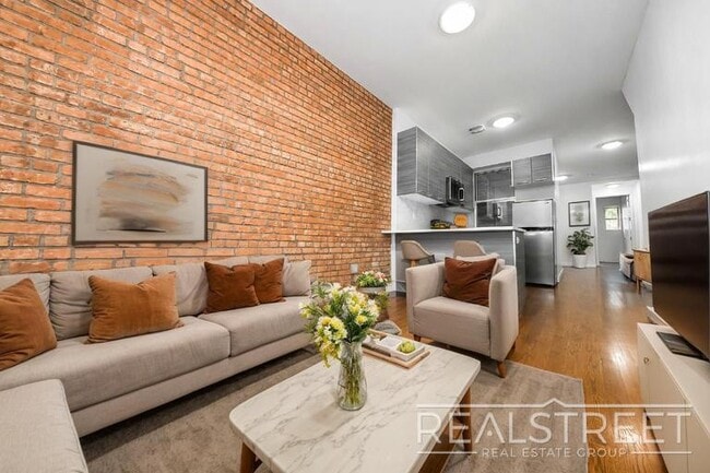 Building Photo - Modern 4 Bed 2 Bath Duplex with Yard in Stuyvesant Heights