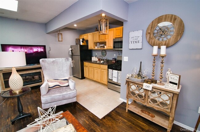 Building Photo - 180 Montauk Ave.