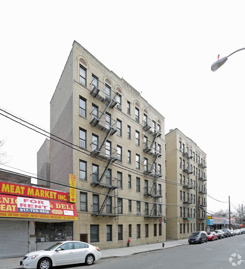 Photo - 25 E 213th St