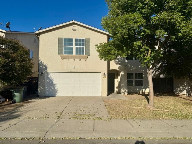 Building Photo - Newly Updated 3 Bedroom 2 1/2 Bath North M...