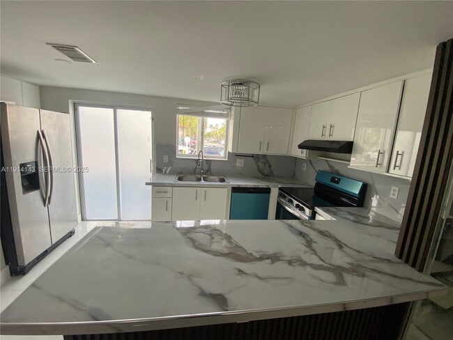 Photo - 431 NW 82nd Ave Unidad 903