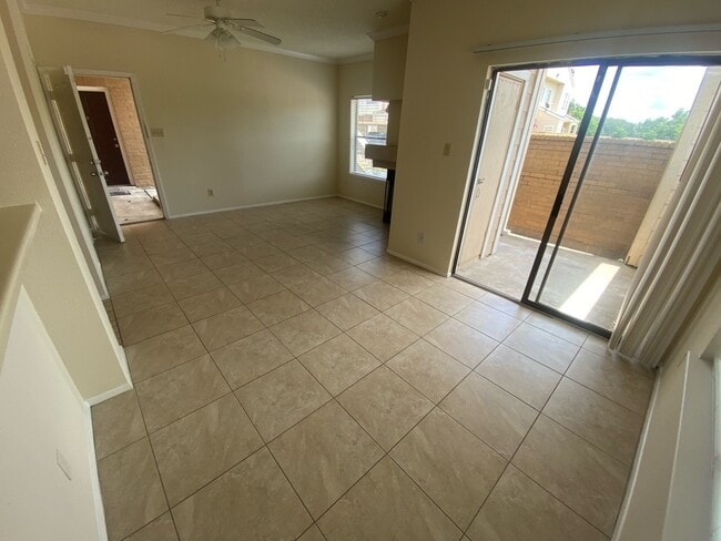 Photo - 7900 Bissonnet St