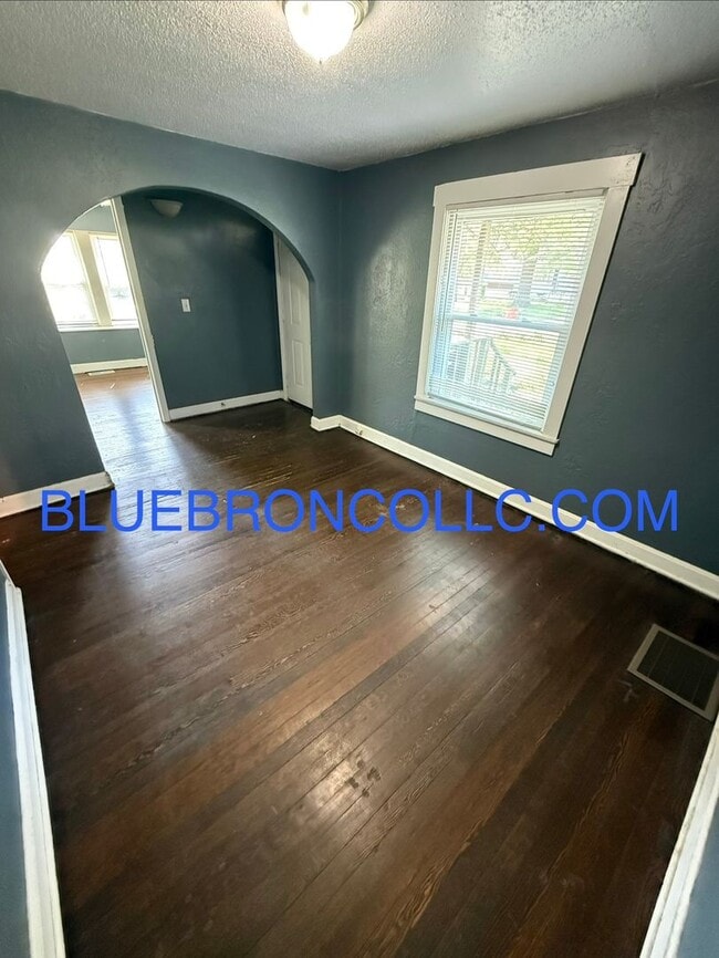 Photo - Cozy 1 bedroom house with a lot to offer