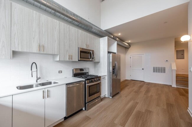6340 W Belmont Ave Unit 102