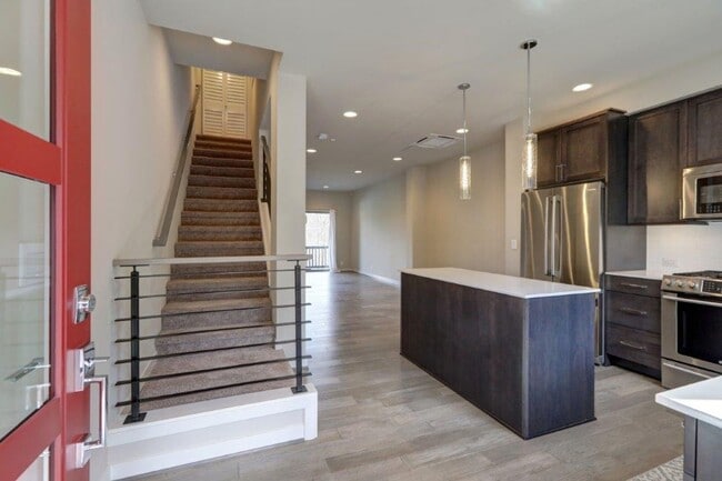 Photo - Immaculate and Spacious 2 Bedroom/1.75 Issaquah Townhome!