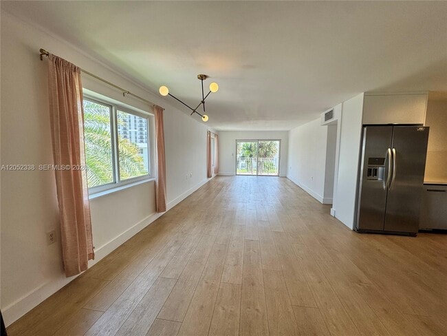 Photo - 1631 NE 114th St Unit 307