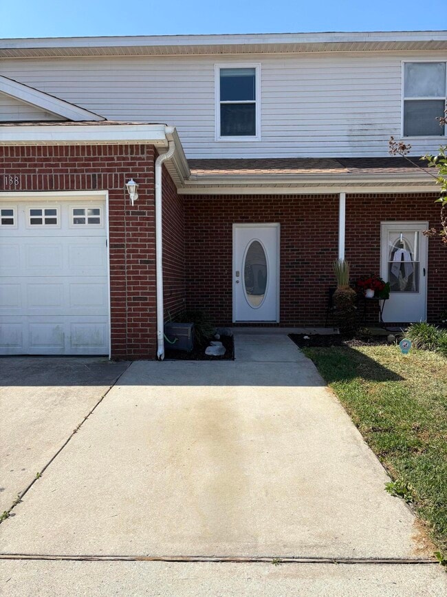 Photo - 1014 Airport Rd