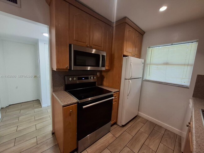Building Photo - 4111 Stirling Rd Unit 308