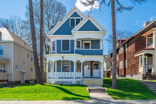 Photo - 1255 Glenwood Blvd Townhome