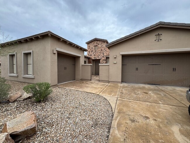 Building Photo - 3111 Esmeralda Dr