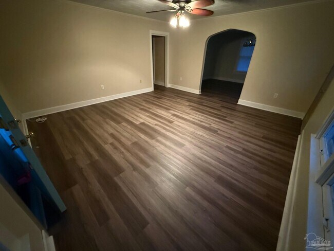 Photo - 115 Carolyn Way