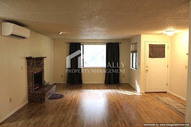 Photo - 3 bedroom 1.75 bath home on Peacock Hill