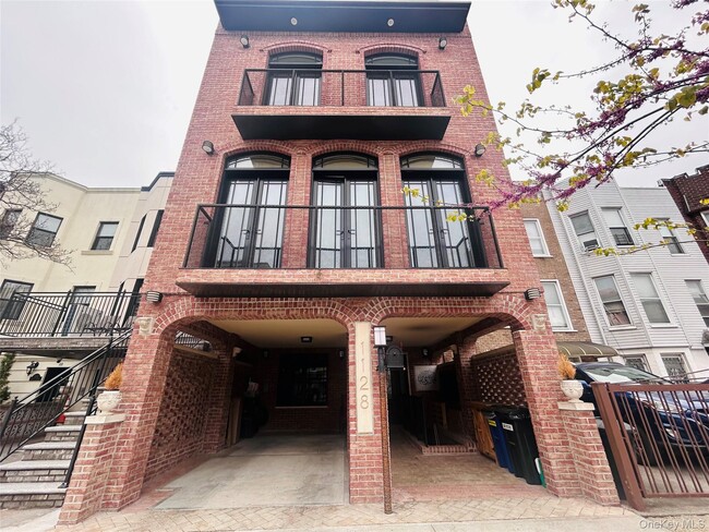Building Photo - 1128 40th St Unit 3