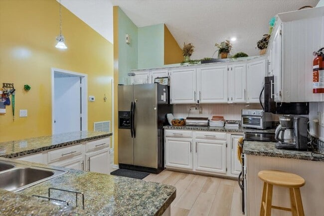 Building Photo - 13790 Paddock Dr