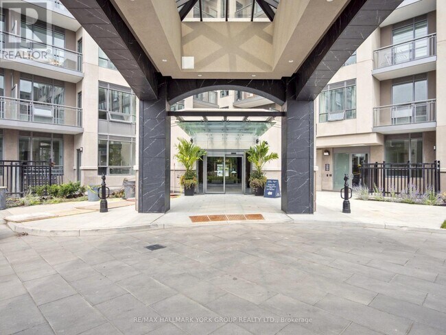 Photo - 2075 King Rd Unité 104