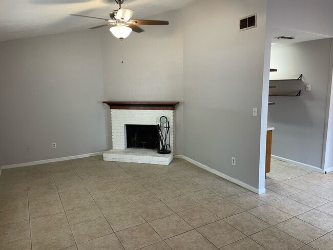 Building Photo - 1934 Fleischmann Rd Rental