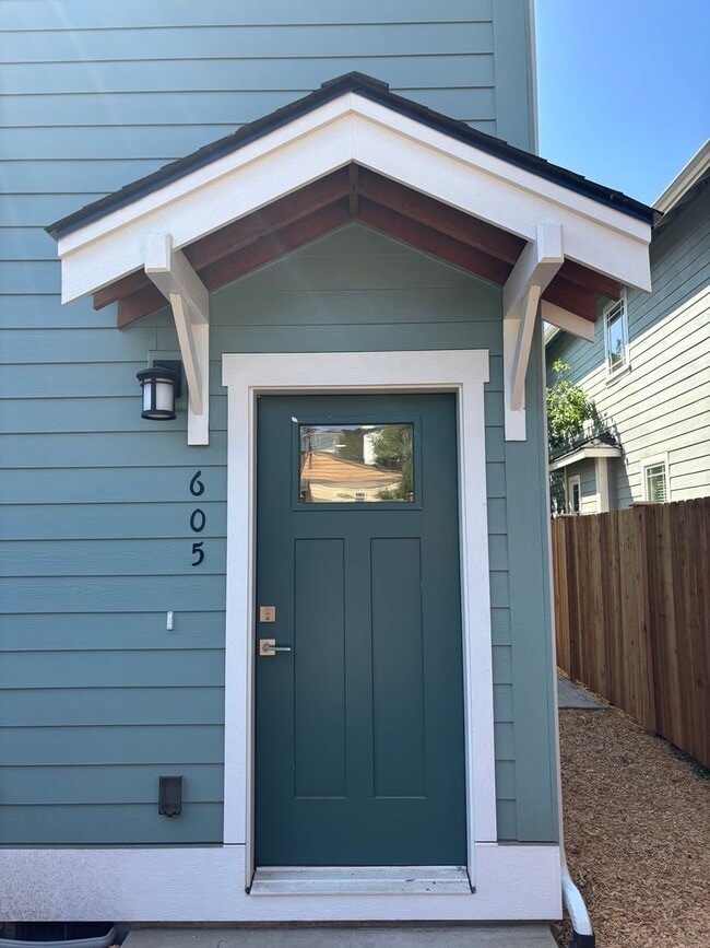 605 NW Portland Ave