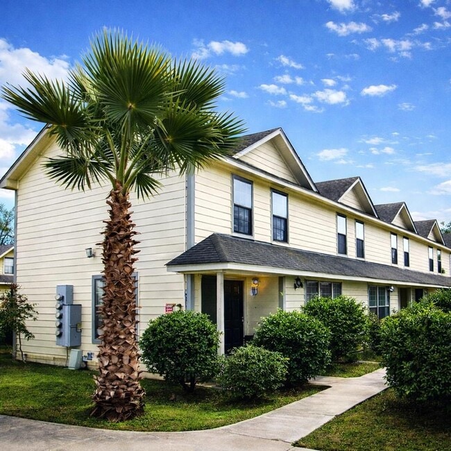 Building Photo - 24595 Gilbert Dr