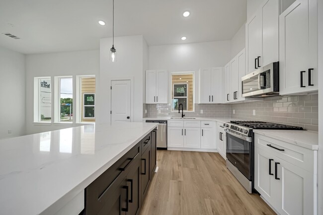 Photo - 3468 Bremond St