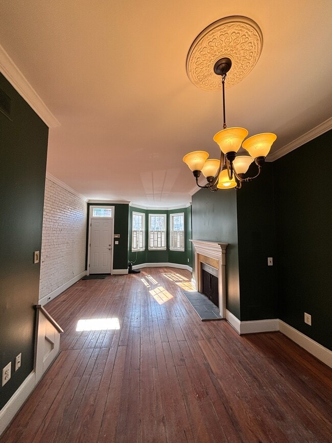 Photo - 807 W 10th St