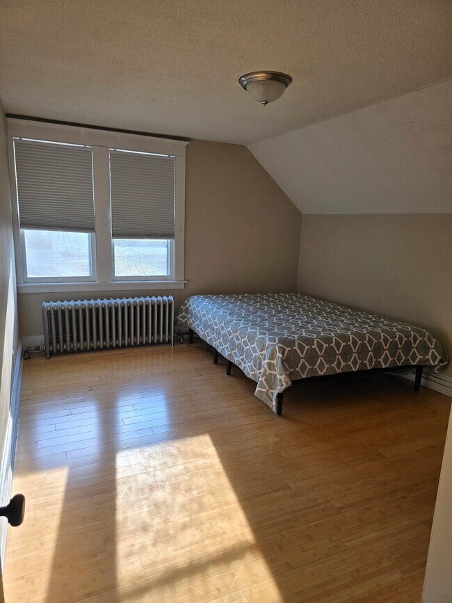 40 S Quaker Ln Unit 3
