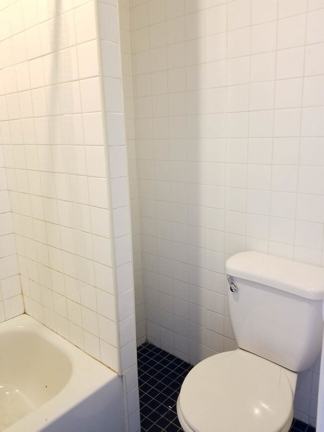 Photo - 1299 Gates Ave Unit 3L