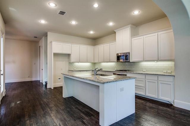 Photo - 653 Surrey Ln