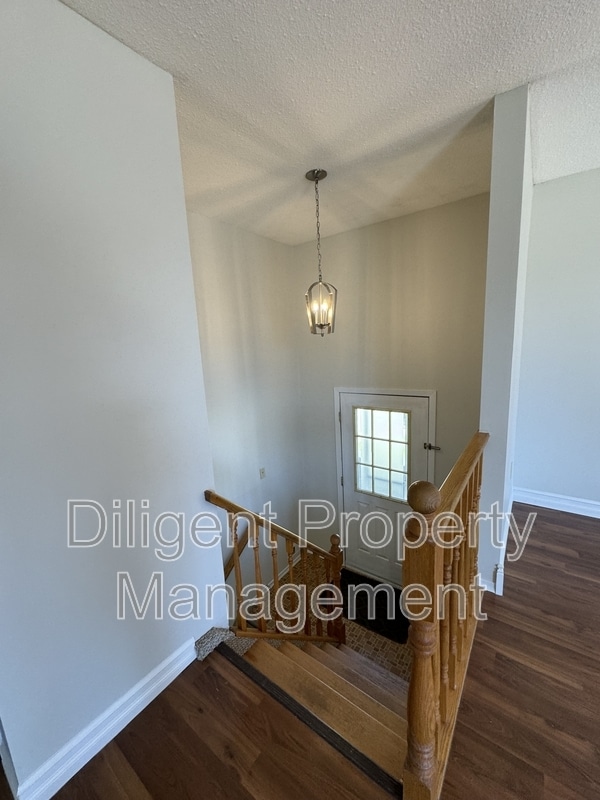 Photo - 581 Barnes Crescent