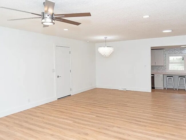 Photo - Spacious 4-Bedroom / 2-Bath Home in Wichit...
