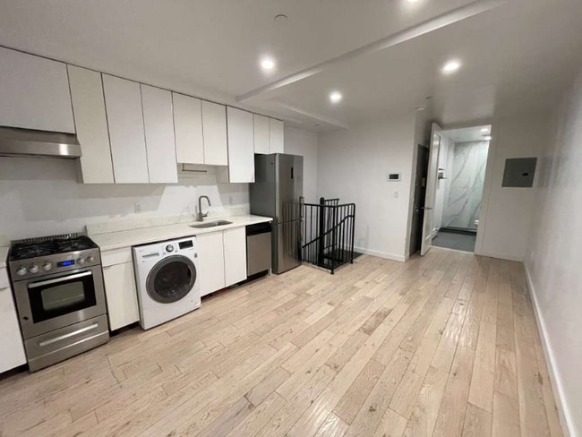 Building Photo - 66 E 127th St