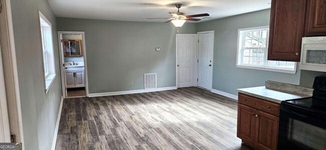 Photo - 860 Northside Dr E