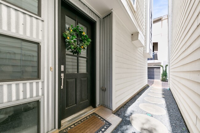 Photo - 1807 Dart St