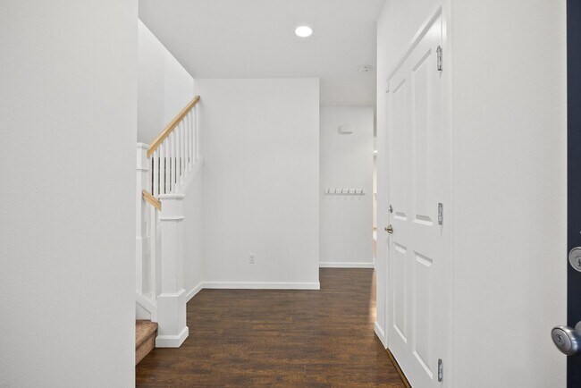 Photo - Spacious 4-Bed Puyallup Home For Rent | 3-Car Garage & Quick Commute to JBLM!