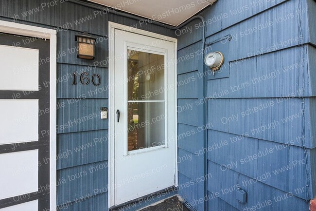 Photo - 160 SW Towle Ave Unit #2