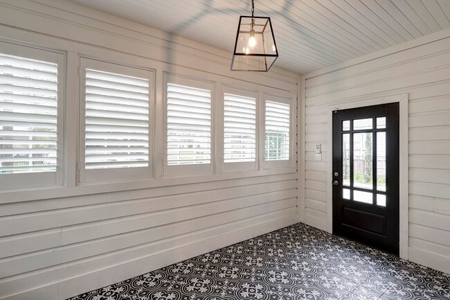 Photo - 818 Wilkes St