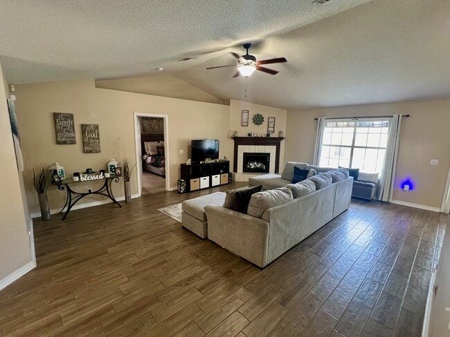 Photo - 318 Riverchase Blvd