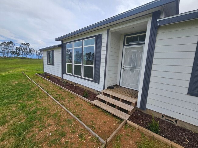 Photo - Spacious Home on 5 Acres For Rent!