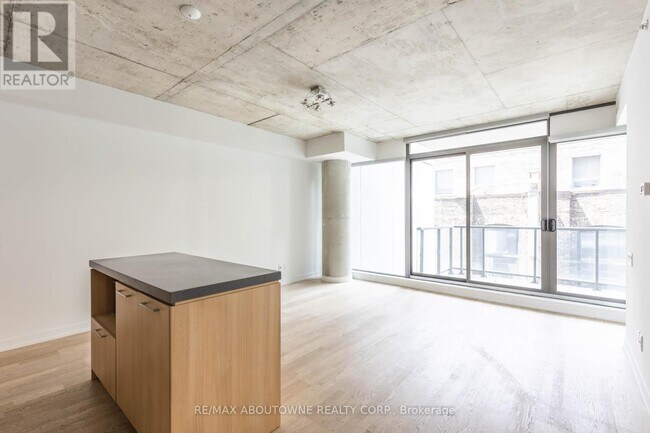 Photo - 560 King St W Unité 326