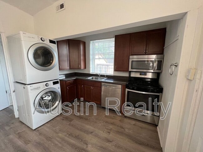 Building Photo - 1364 McCausland Ave Unit 2N Rental